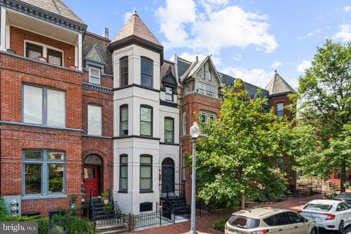1126 5TH STREET 4 - Photo 1