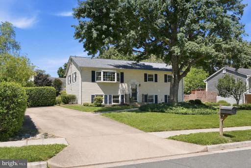 6106 MARILYN DRIVE - Photo 1