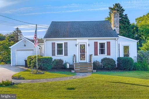 9 VIRGINIA AVENUE - Photo 1