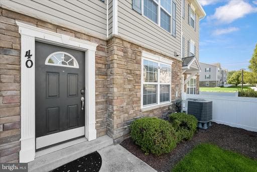 1900 LENNOX DRIVE 40 - Photo 1