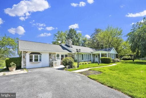 3300 HAWKS HILL ROAD - Photo 1