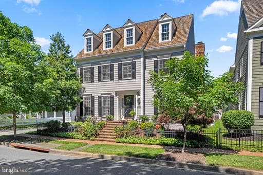204 MASSBURY STREET - Photo 1