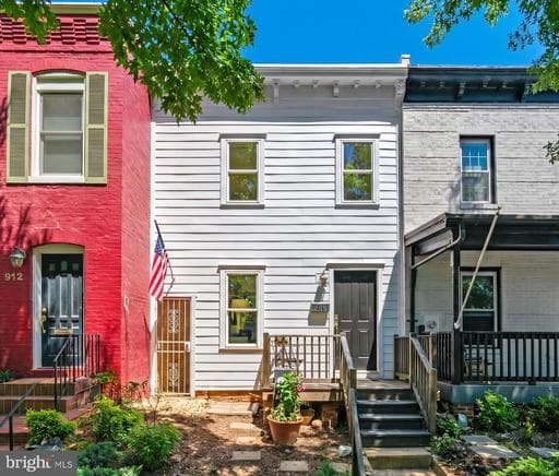 914 15TH STREET - Photo 1