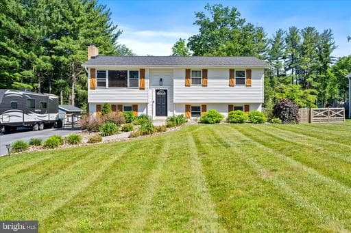 21609 KELSO DRIVE - Photo 1