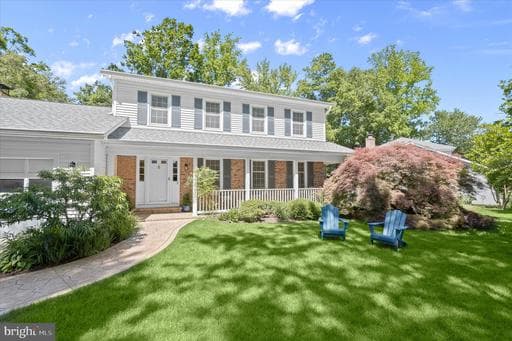 345 DERBYSHIRE LANE - Photo 1