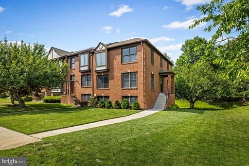 56 RHODES PLACE - Photo 1