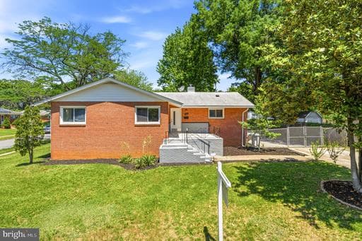 9610 Wellington St, Lanham, MD 20706-3654, United States - Photo 1