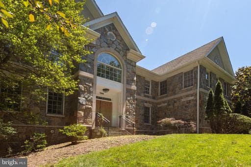 7009 Persimmon Tree Rd, Bethesda, MD 20817-4521, United States