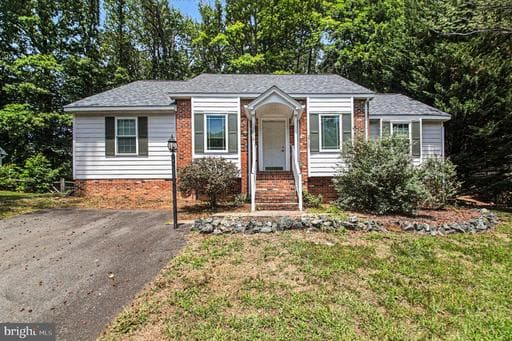 10816 CRESTWOOD DRIVE - Photo 1