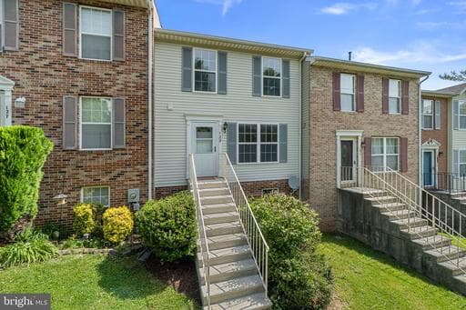129 N TOWNE COURT - Photo 1