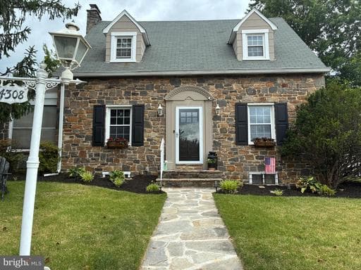 4308 Kensington Rd, Baltimore, MD 21229-4704, United States - Photo 1