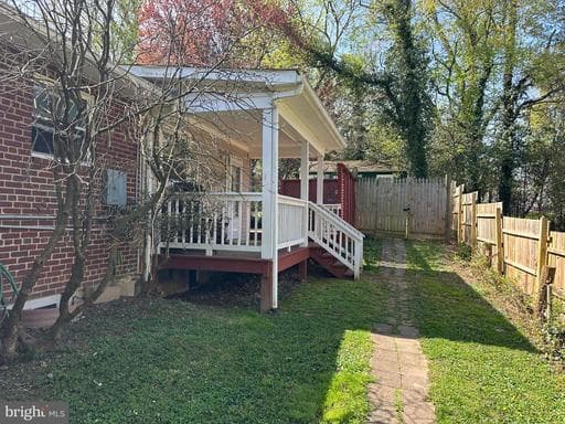 6105 Munson RD FALLS CHURCH VA 22044