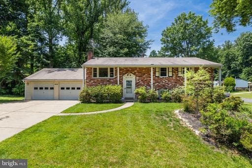 6914 HADLOW DRIVE - Photo 1