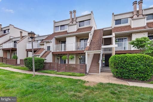 1006 WARWICK COURT B - Photo 1