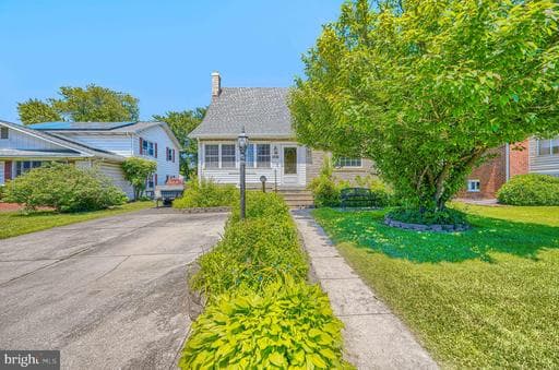 2902 DELMAR AVENUE - Photo 1