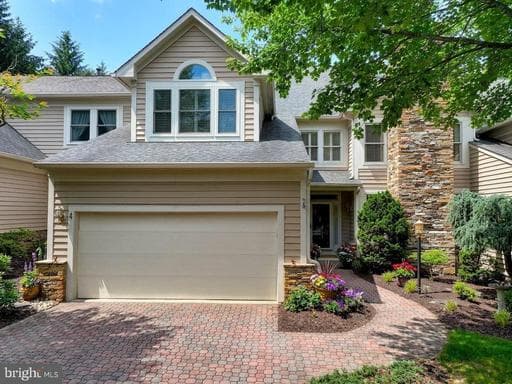 4 SPYGLASS COURT - Photo 1