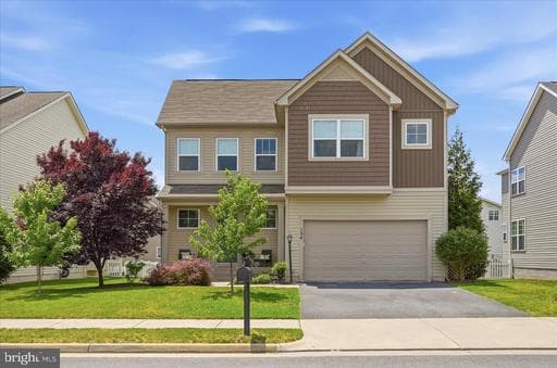 154 BLACKFORD DRIVE - Photo 1