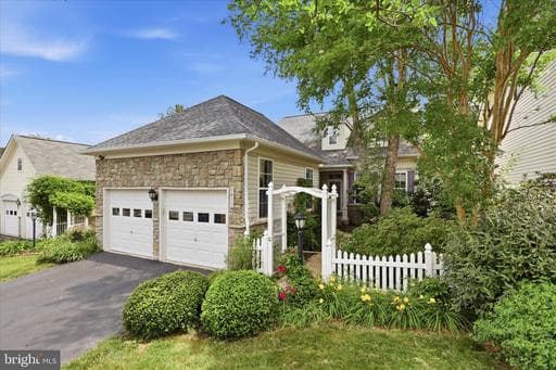 9411 Primrose Ln, Manassas Park, VA 20111-3084, United States - Photo 1