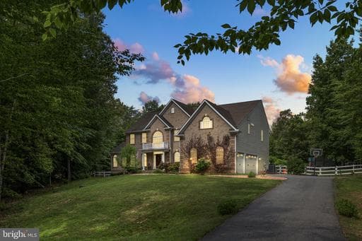 32 MILLS HOLLOW DRIVE