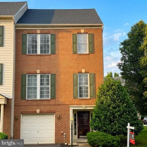 8050 Montour Heights Dr, Gainesville, VA 20155-3812, United States - Photo 1