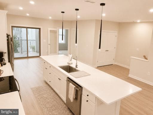 309 AWDRY WAY #B - Photo 1