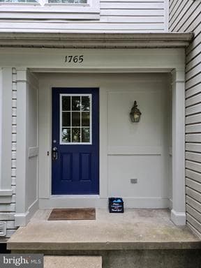 1765 Rochelle Ct, Woodbridge, VA 22192-5627, United States - Photo 1