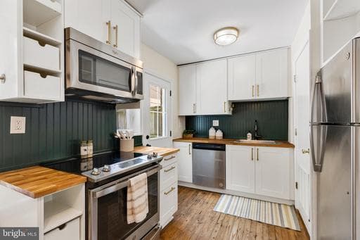 2207 6TH STREET - Photo 1