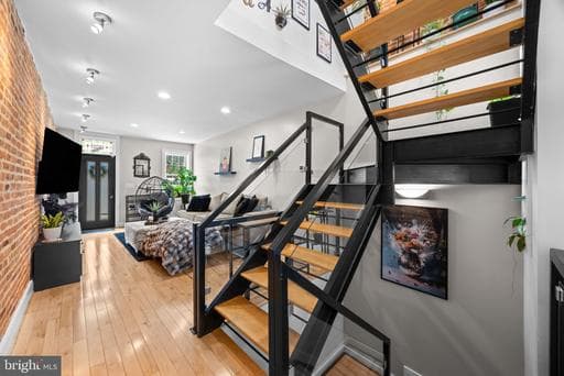 3208 ELLIOTT STREET
