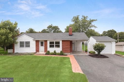 12 VERMONT PLACE - Photo 1