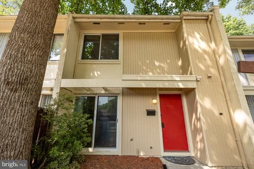 2240 SOUTHGATE SQUARE - Photo 1