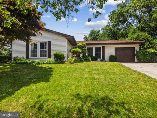 1933 HUGUENOT PLACE - Photo 1
