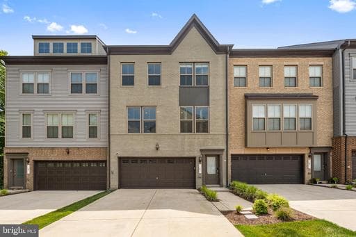 4 ALBANY PLACE - Photo 1
