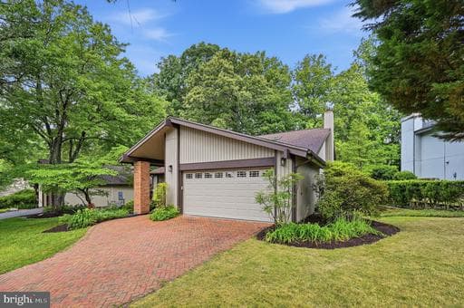 7612 CHANCELLOR WAY - Photo 1
