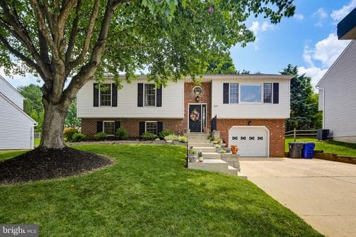 341 HUNTERS RUN DRIVE - Photo 1