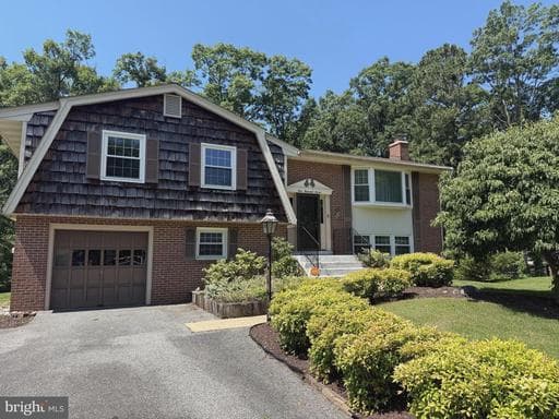 4007 BREWSTER LANE