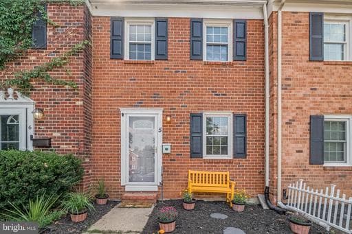5 BENTLEY COURT