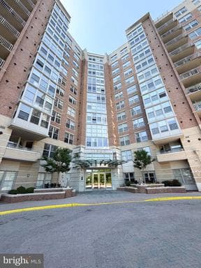 11800 SUNSET HILLS ROAD 422 - Photo 1