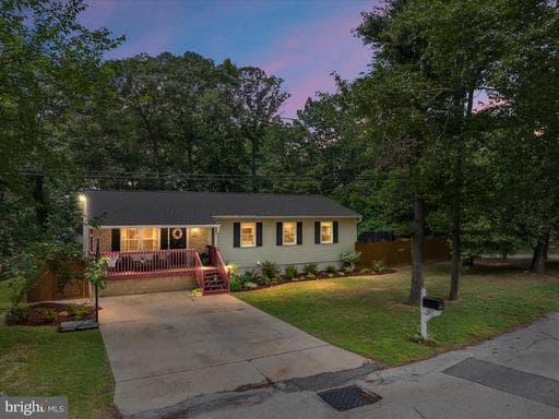 637 Hollywood Rd, Severna Park, MD 21146-3444, United States - Photo 1