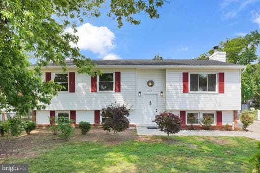 8613 Weems Rd, Manassas, VA 20110-4846, United States - Photo 1