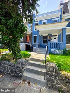 3220 WARDER STREET - Photo 1