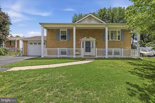 17813 GREENTREE TERRACE - Photo 1