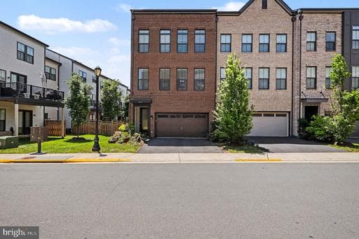 42361 VANCOUVER TERRACE - Photo 1