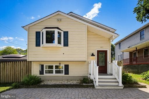 601 CENTER DRIVE - Photo 1
