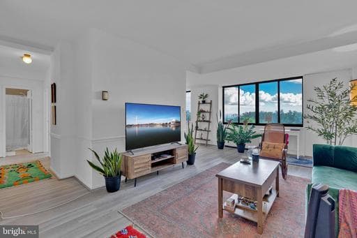 4390 LORCOM LANE 805