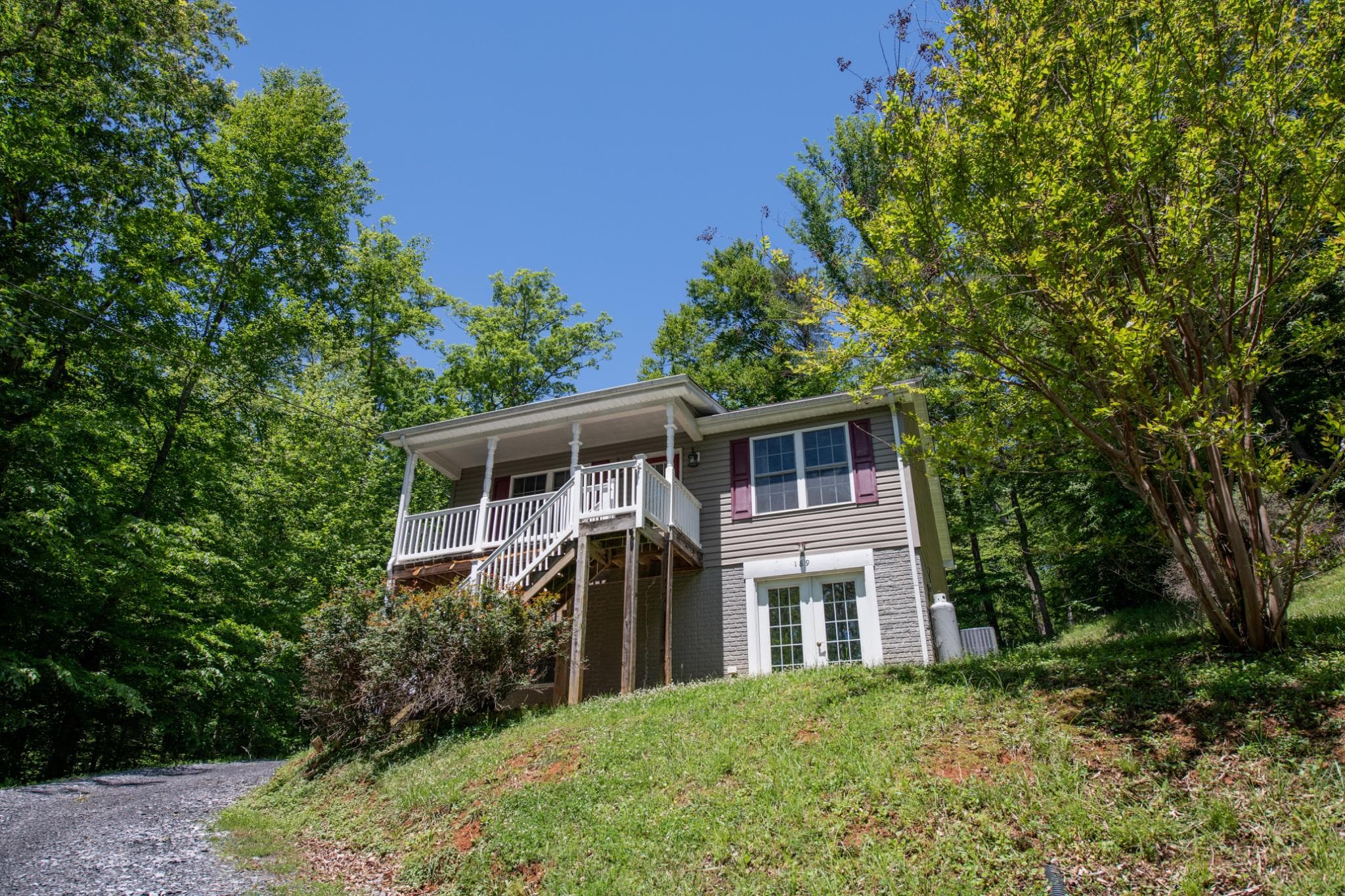 189 View Dr, Front Royal, VA 22630-9379, United States - Photo 1