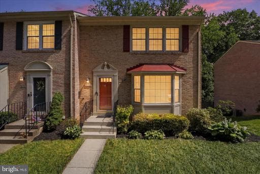 9032 ROSEWALL COURT - Photo 1