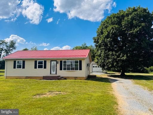 211 FAIR LN