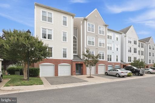 277 S PICKETT STREET 302