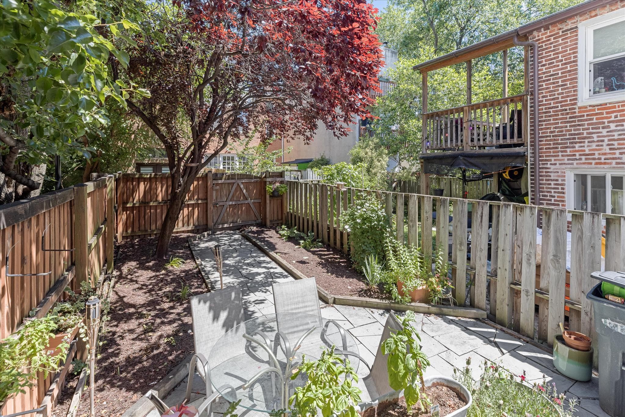 112 W LEE STREET