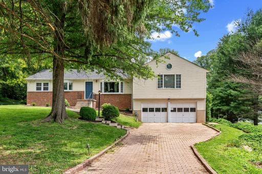 7902 NOTTINGHAM WAY - Photo 1
